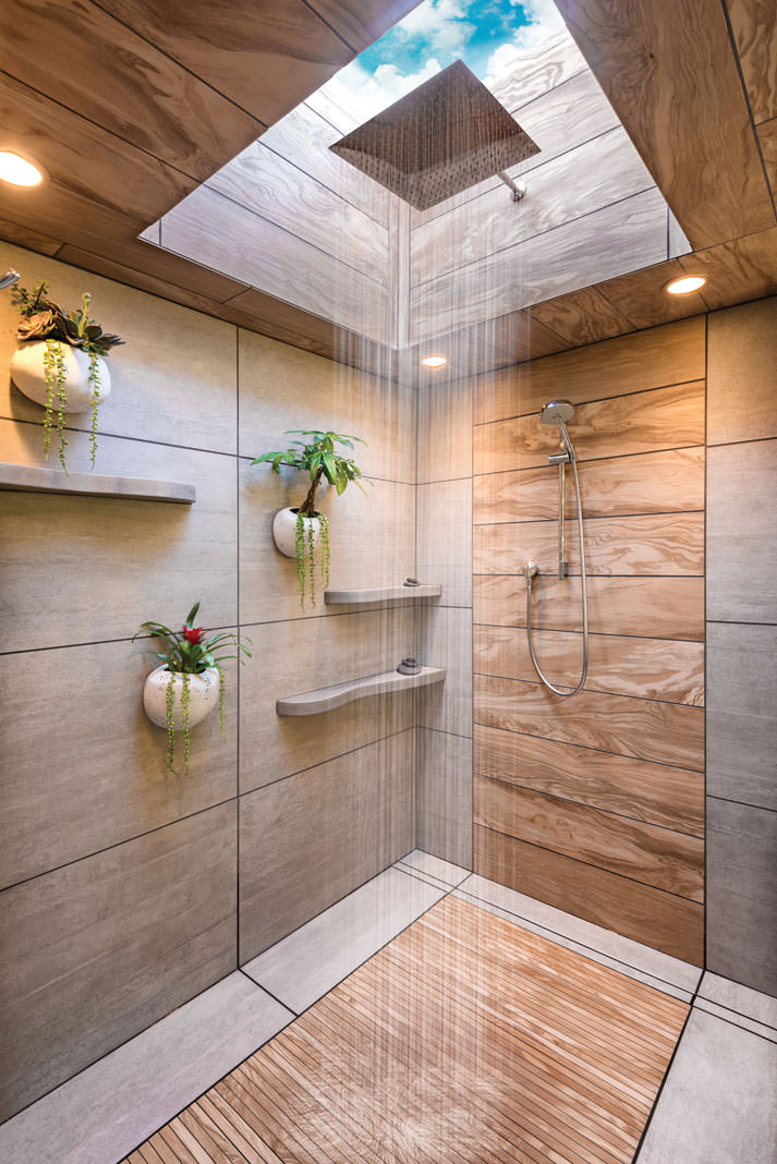 حمام لوکسی که دارای دیوارهای سنگی کرم، سر دوش بارانی، سر دوش معمولی، پنجره سقفی و 3 گلدان سفید می باشد
